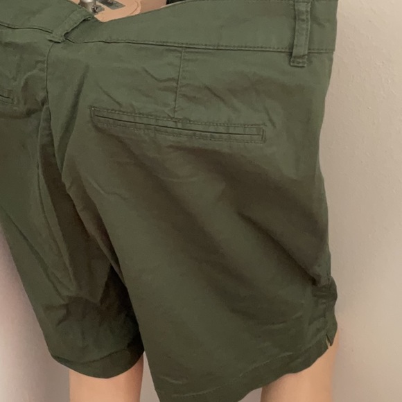 Old Navy Green Everyday Short High Rise Shorts - Picture 5 of 7